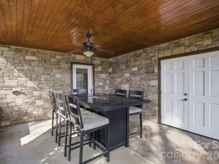 901 Sunset Pointe Drive, Salisbury, NC 28146.  MLS# CAR4364360, YatesRealty ID 14658. 