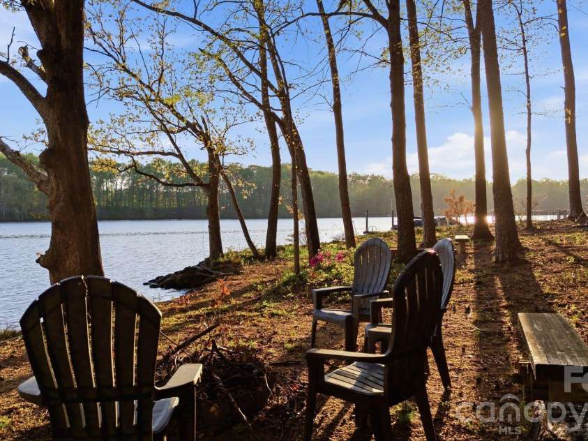 901 Sunset Pointe Drive, Salisbury, NC 28146.  MLS# CAR4364360, YatesRealty ID 14658. 