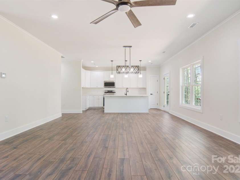 9165 Cherokee Drive, Hickory, NC 28601.  MLS# CAR4247645, YatesRealty ID 14660. 