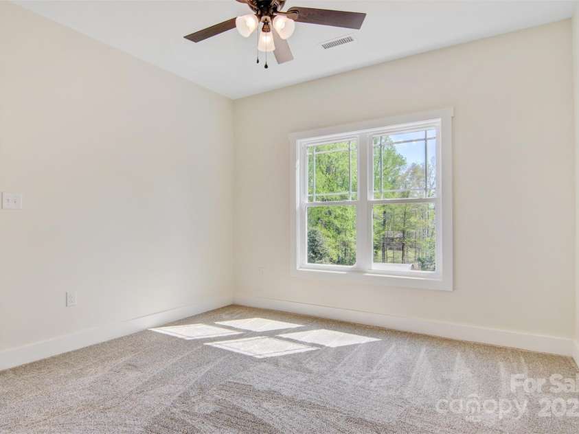 9165 Cherokee Drive, Hickory, NC 28601.  MLS# CAR4247645, YatesRealty ID 14660. 