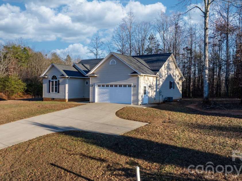 2284 Timberland Hills Drive, Newton, NC 28658.  MLS# CAR4330534, YatesRealty ID 14661. 