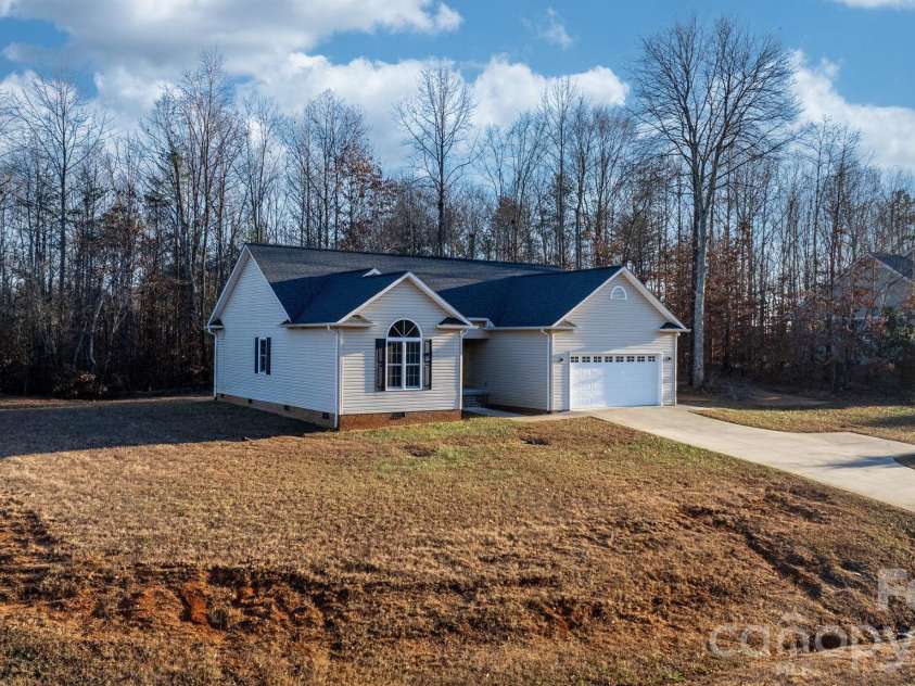2284 Timberland Hills Drive, Newton, NC 28658.  MLS# CAR4330534, YatesRealty ID 14661. 