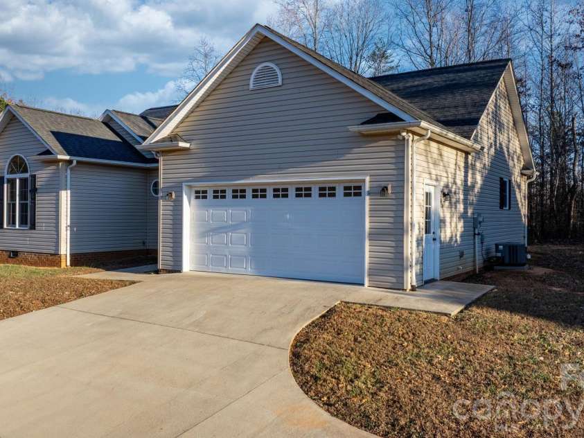 2284 Timberland Hills Drive, Newton, NC 28658.  MLS# CAR4330534, YatesRealty ID 14661. 