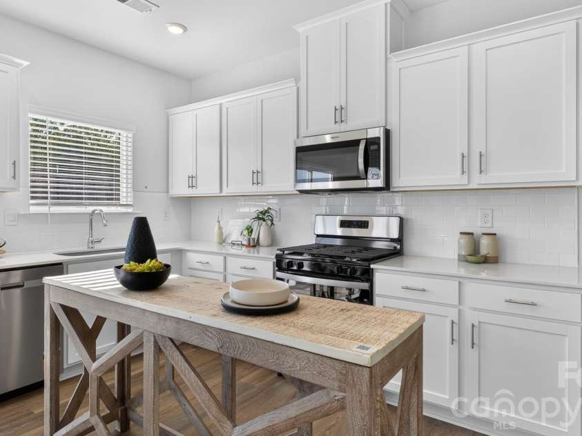15119 Puffin Court, Charlotte, NC 28215.  MLS# CAR4362141, YatesRealty ID 14662. 