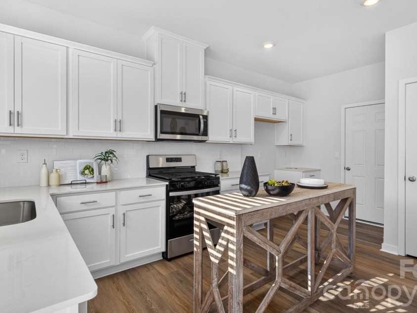 15119 Puffin Court, Charlotte, NC 28215.  MLS# CAR4362141, YatesRealty ID 14662. 