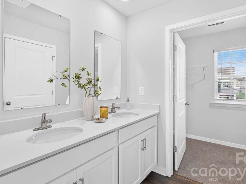 15119 Puffin Court, Charlotte, NC 28215.  MLS# CAR4362141, YatesRealty ID 14662. 