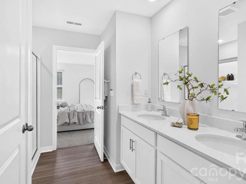 15119 Puffin Court, Charlotte, NC 28215.  MLS# CAR4362141, YatesRealty ID 14662. 
