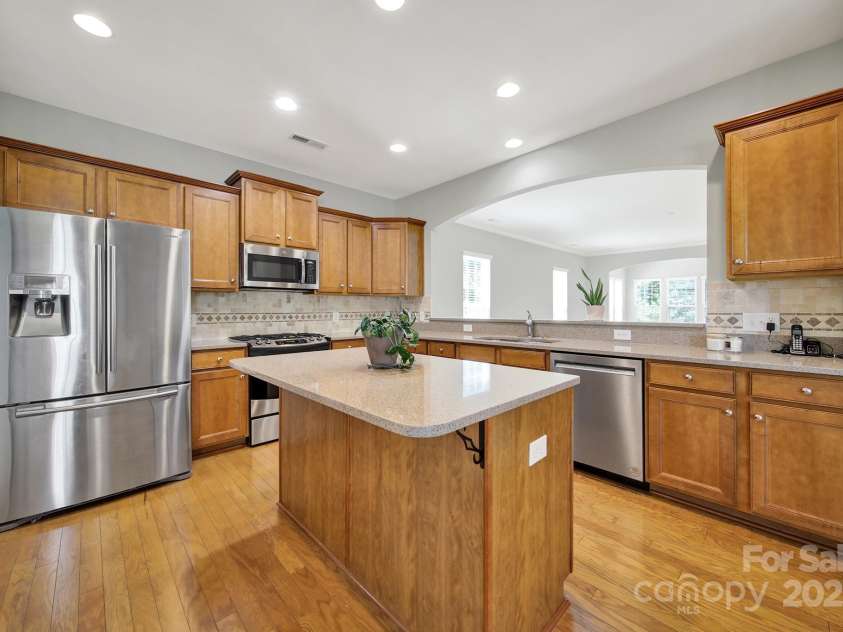 8107 Crater Lake Drive, Indian Land, SC 29707.  MLS# CAR4233120, YatesRealty ID 14662. Stainless appliances.