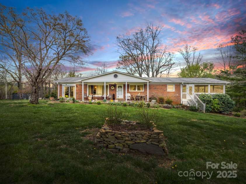 24 Clarke Road, Asheville, NC 28805.  MLS# CAR4263284, YatesRealty ID 14663. 