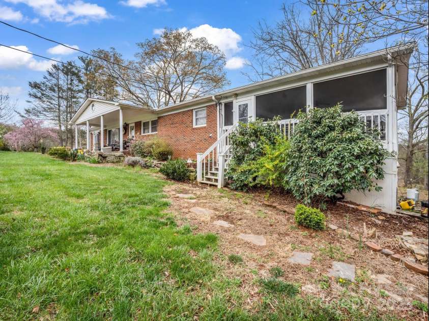 24 Clarke Road, Asheville, NC 28805.  MLS# CAR4263284, YatesRealty ID 14663. 