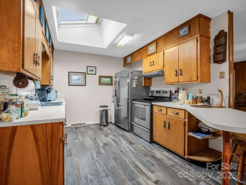 24 Clarke Road, Asheville, NC 28805.  MLS# CAR4263284, YatesRealty ID 14663. 