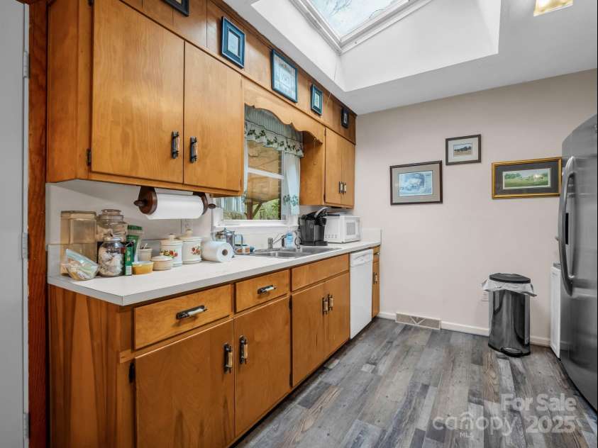 24 Clarke Road, Asheville, NC 28805.  MLS# CAR4263284, YatesRealty ID 14663. 