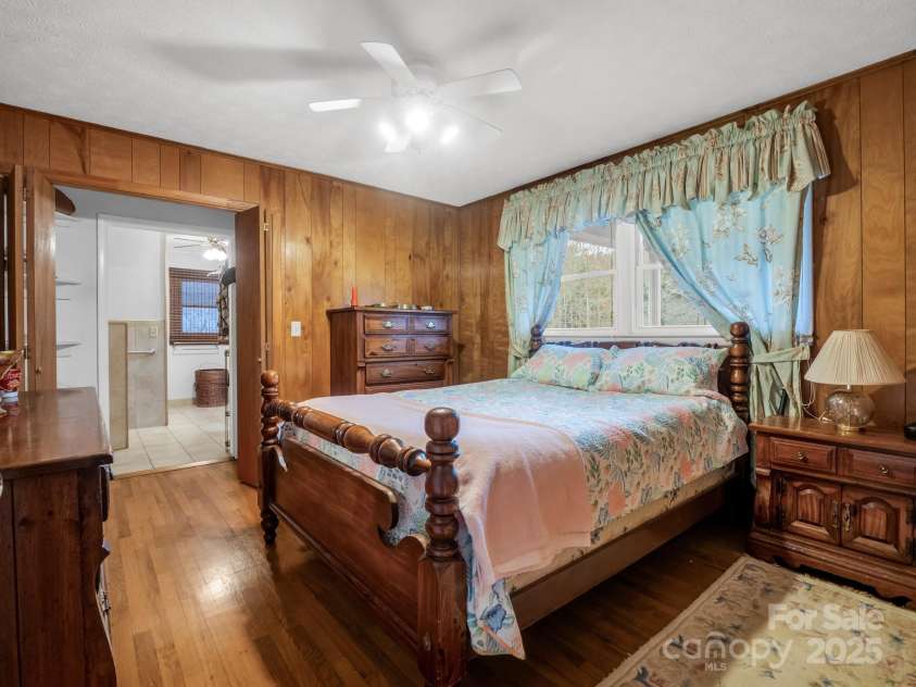 24 Clarke Road, Asheville, NC 28805.  MLS# CAR4263284, YatesRealty ID 14663. 