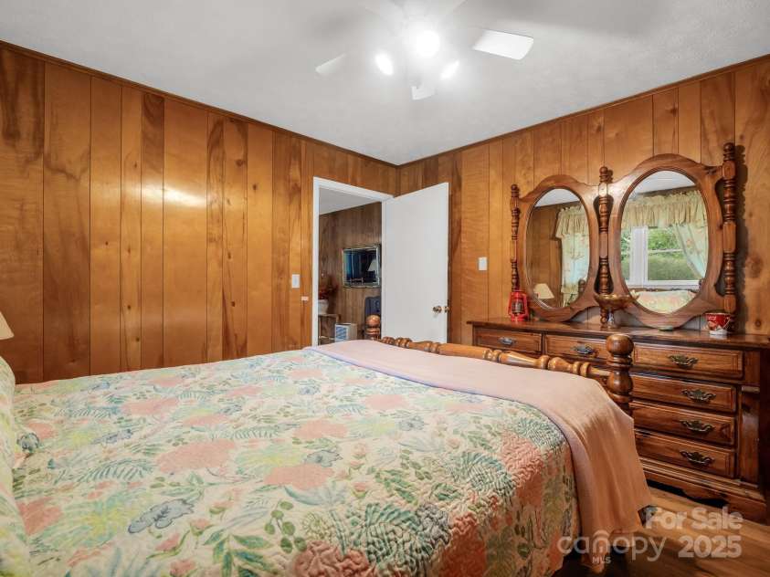 24 Clarke Road, Asheville, NC 28805.  MLS# CAR4263284, YatesRealty ID 14663. 