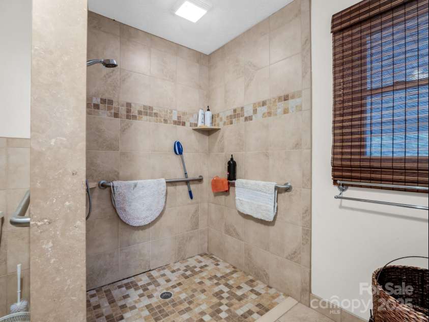 24 Clarke Road, Asheville, NC 28805.  MLS# CAR4263284, YatesRealty ID 14663. 