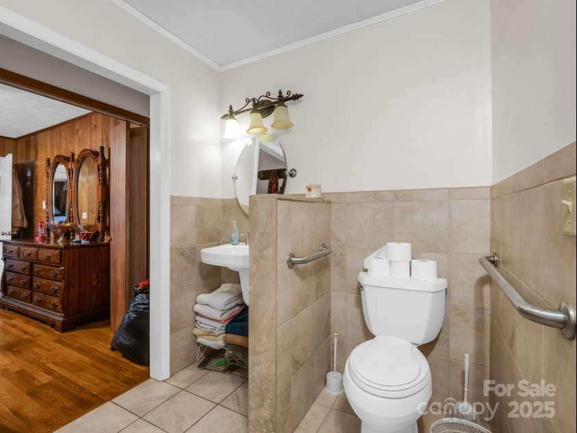 24 Clarke Road, Asheville, NC 28805.  MLS# CAR4263284, YatesRealty ID 14663. 