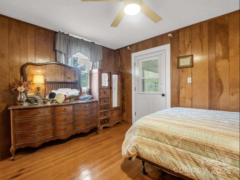 24 Clarke Road, Asheville, NC 28805.  MLS# CAR4263284, YatesRealty ID 14663. 