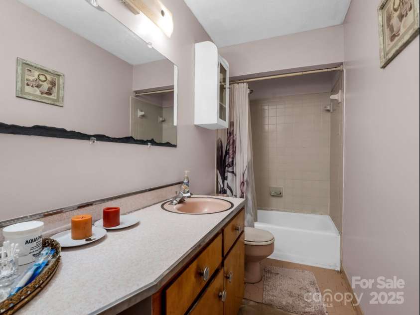 24 Clarke Road, Asheville, NC 28805.  MLS# CAR4263284, YatesRealty ID 14663. 