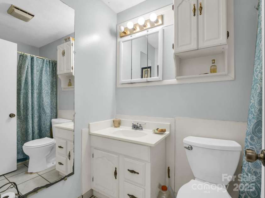 24 Clarke Road, Asheville, NC 28805.  MLS# CAR4263284, YatesRealty ID 14663. 