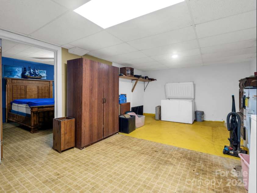 24 Clarke Road, Asheville, NC 28805.  MLS# CAR4263284, YatesRealty ID 14663. 