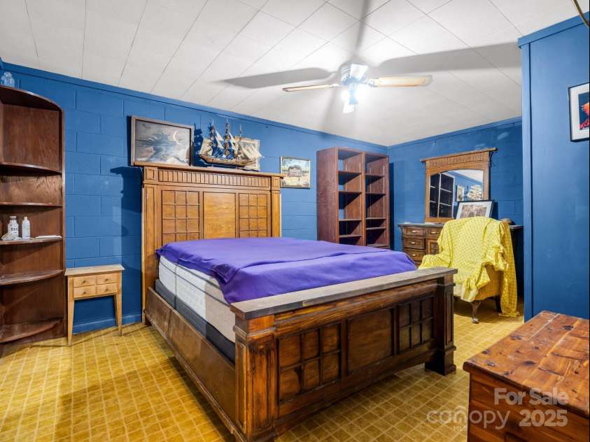 24 Clarke Road, Asheville, NC 28805.  MLS# CAR4263284, YatesRealty ID 14663. 