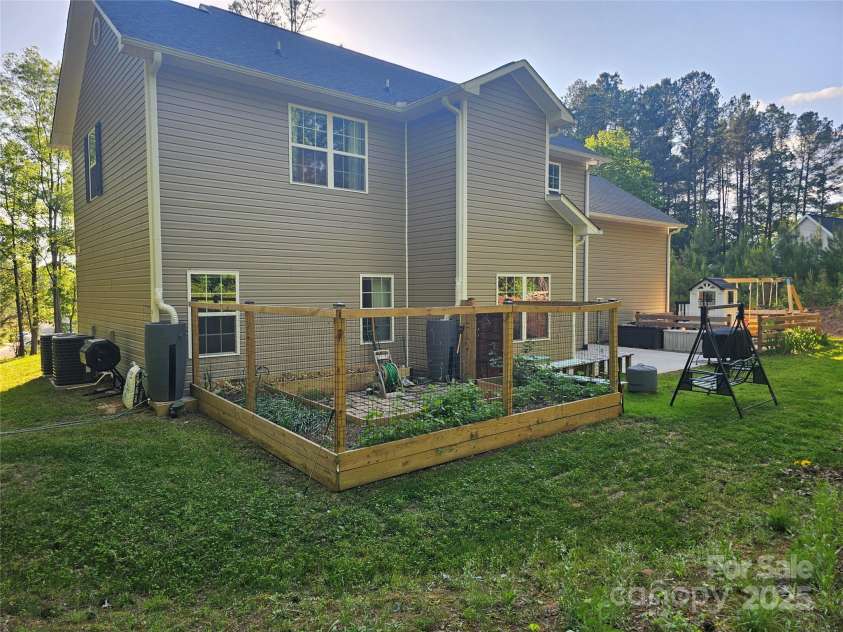 1200 Kent Drive, Lancaster, SC 29720.  MLS# CAR4252869, YatesRealty ID 14664. 