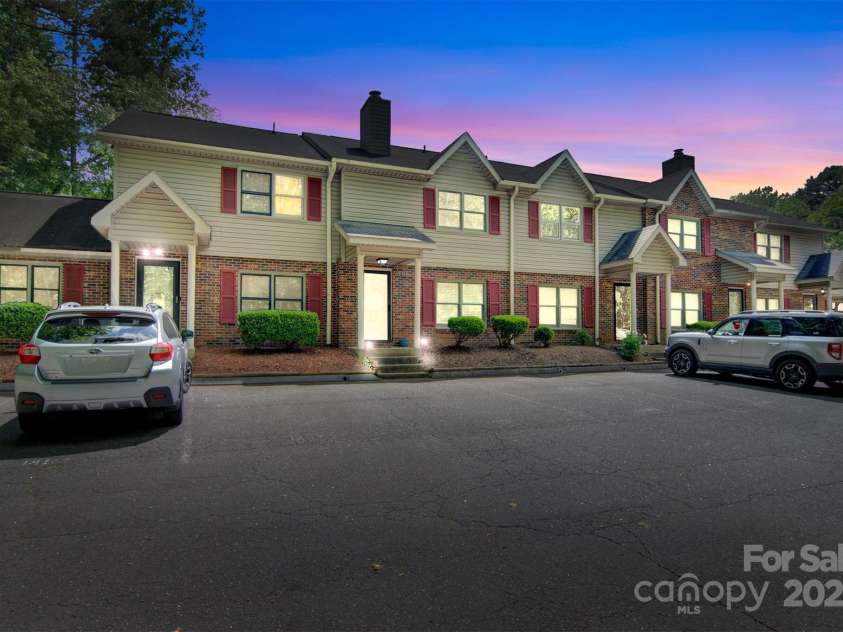 1485 20th Avenue, Hickory, NC 28601.  MLS# CAR4257174, YatesRealty ID 14665. 