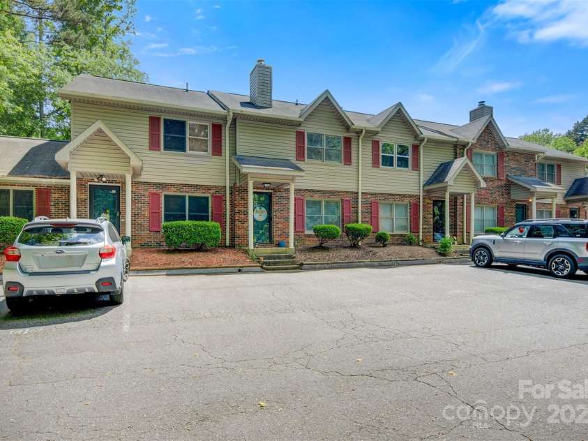 1485 20th Avenue, Hickory, NC 28601.  MLS# CAR4257174, YatesRealty ID 14665. 