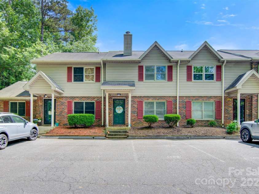 1485 20th Avenue, Hickory, NC 28601.  MLS# CAR4257174, YatesRealty ID 14665. 