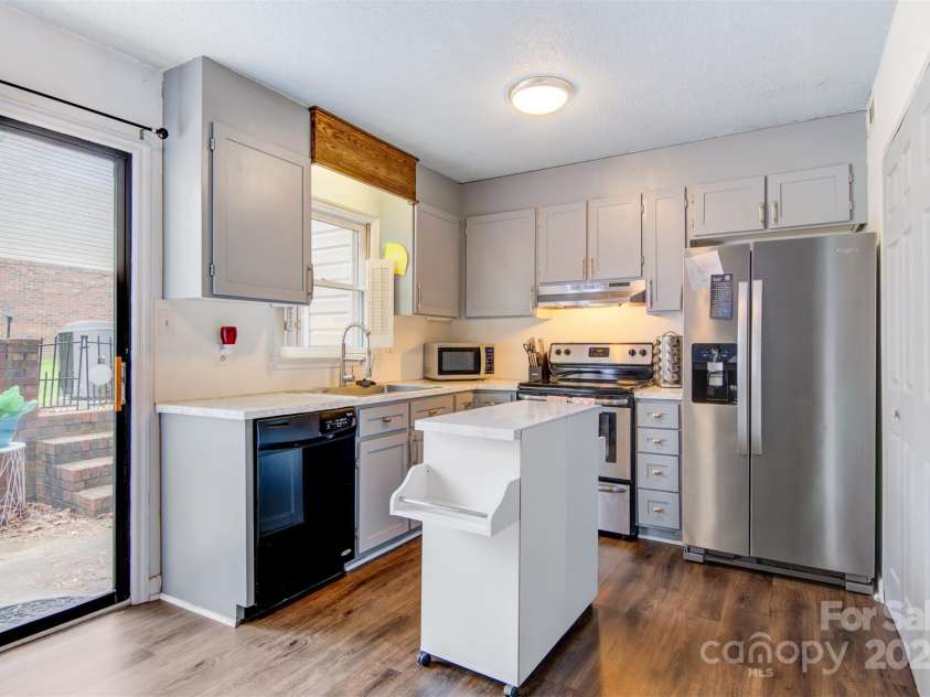 1485 20th Avenue, Hickory, NC 28601.  MLS# CAR4257174, YatesRealty ID 14665. 