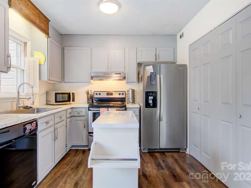 1485 20th Avenue, Hickory, NC 28601.  MLS# CAR4257174, YatesRealty ID 14665. 