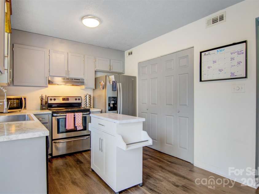 1485 20th Avenue, Hickory, NC 28601.  MLS# CAR4257174, YatesRealty ID 14665. 