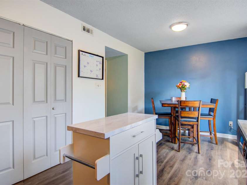 1485 20th Avenue, Hickory, NC 28601.  MLS# CAR4257174, YatesRealty ID 14665. 