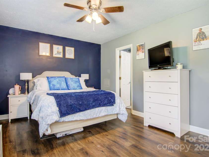 1485 20th Avenue, Hickory, NC 28601.  MLS# CAR4257174, YatesRealty ID 14665. 