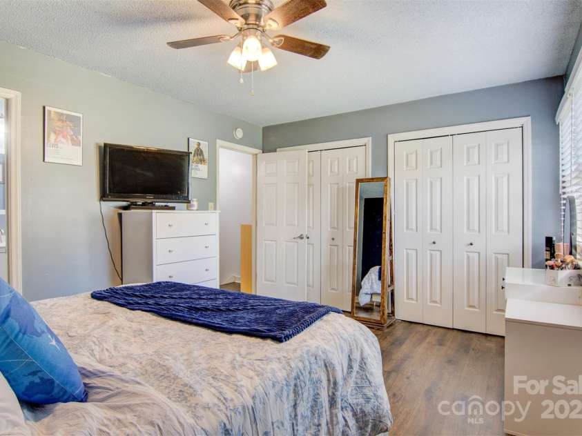 1485 20th Avenue, Hickory, NC 28601.  MLS# CAR4257174, YatesRealty ID 14665. 