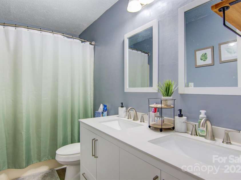 1485 20th Avenue, Hickory, NC 28601.  MLS# CAR4257174, YatesRealty ID 14665. 