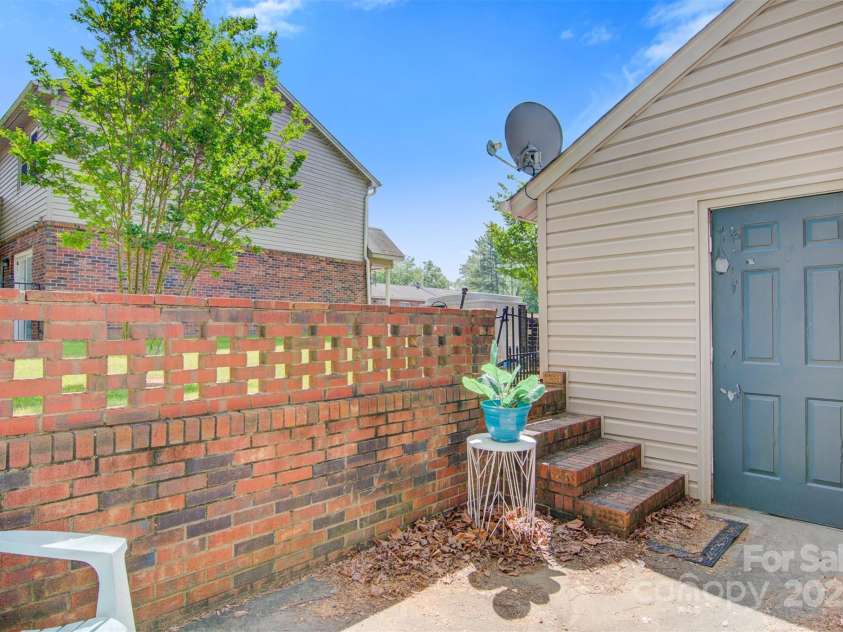 1485 20th Avenue, Hickory, NC 28601.  MLS# CAR4257174, YatesRealty ID 14665. 