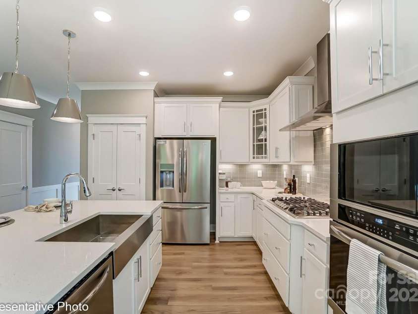 102 Ellsworth Road, Mooresville, NC 28115.  MLS# CAR4216128, YatesRealty ID 14668. 