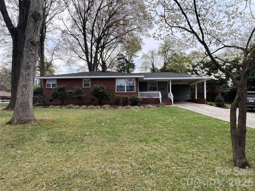 200 Ruby Lane, Gastonia, NC 28054.  MLS# CAR4373046, YatesRealty ID 14668. 