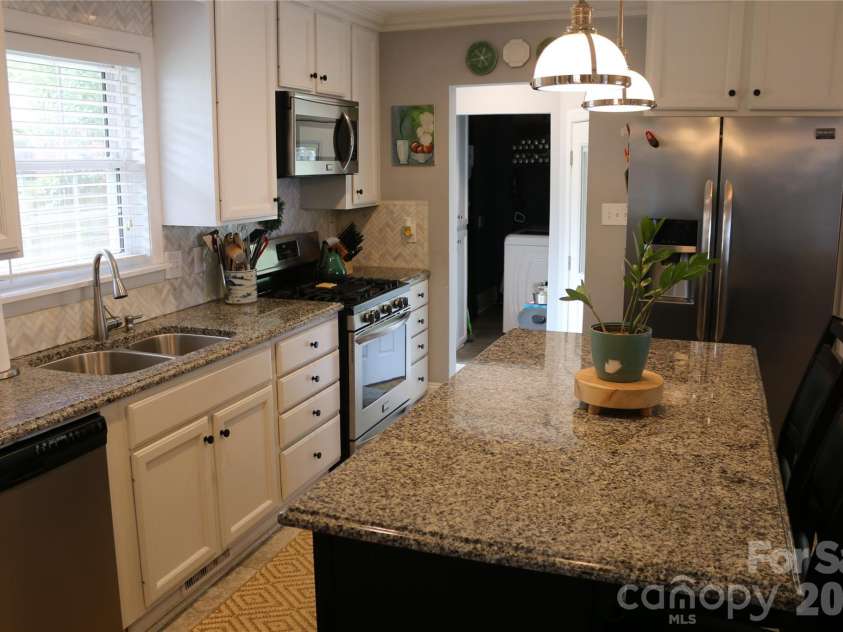 200 Ruby Lane, Gastonia, NC 28054.  MLS# CAR4373046, YatesRealty ID 14668. 