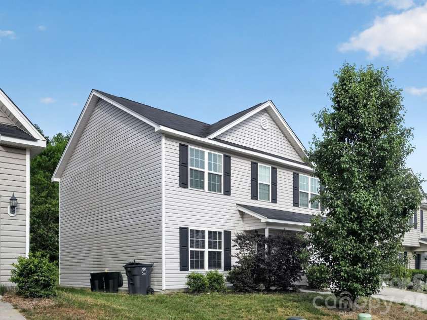 455 Menlo Park Road, Greensboro, NC 27405.  MLS# CAR4372637, YatesRealty ID 14669. 