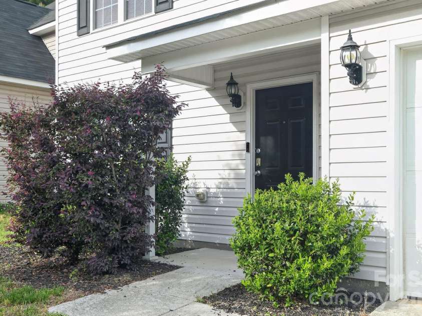 455 Menlo Park Road, Greensboro, NC 27405.  MLS# CAR4372637, YatesRealty ID 14669. 