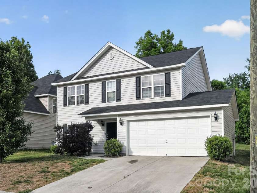 455 Menlo Park Road, Greensboro, NC 27405.  MLS# CAR4372637, YatesRealty ID 14669. 