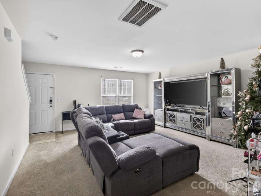 455 Menlo Park Road, Greensboro, NC 27405.  MLS# CAR4372637, YatesRealty ID 14669. 