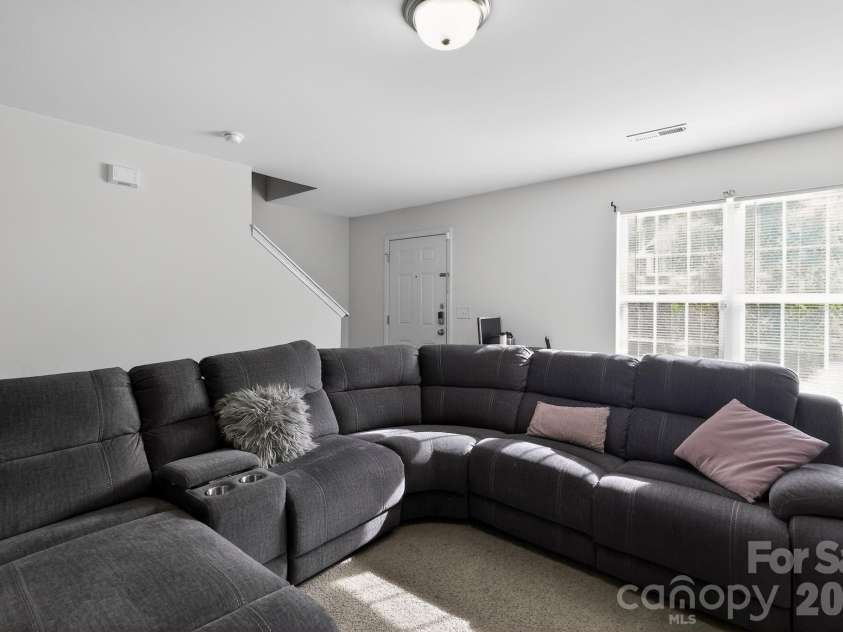 455 Menlo Park Road, Greensboro, NC 27405.  MLS# CAR4372637, YatesRealty ID 14669. 