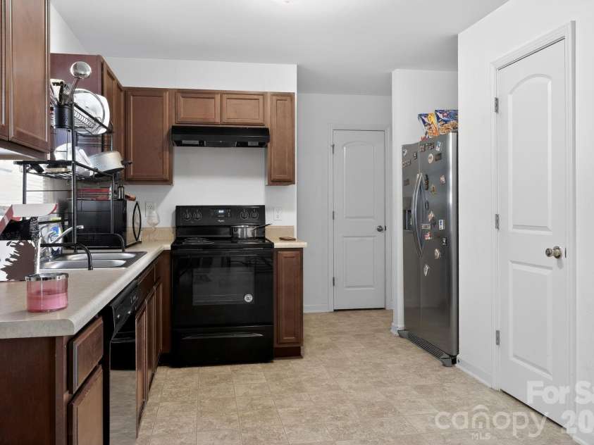 455 Menlo Park Road, Greensboro, NC 27405.  MLS# CAR4372637, YatesRealty ID 14669. 
