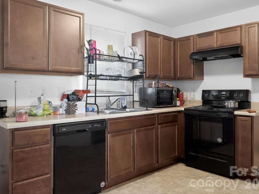 455 Menlo Park Road, Greensboro, NC 27405.  MLS# CAR4372637, YatesRealty ID 14669. 