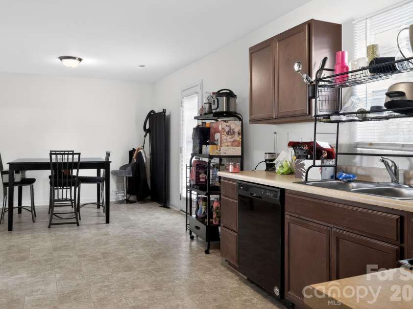 455 Menlo Park Road, Greensboro, NC 27405.  MLS# CAR4372637, YatesRealty ID 14669. 