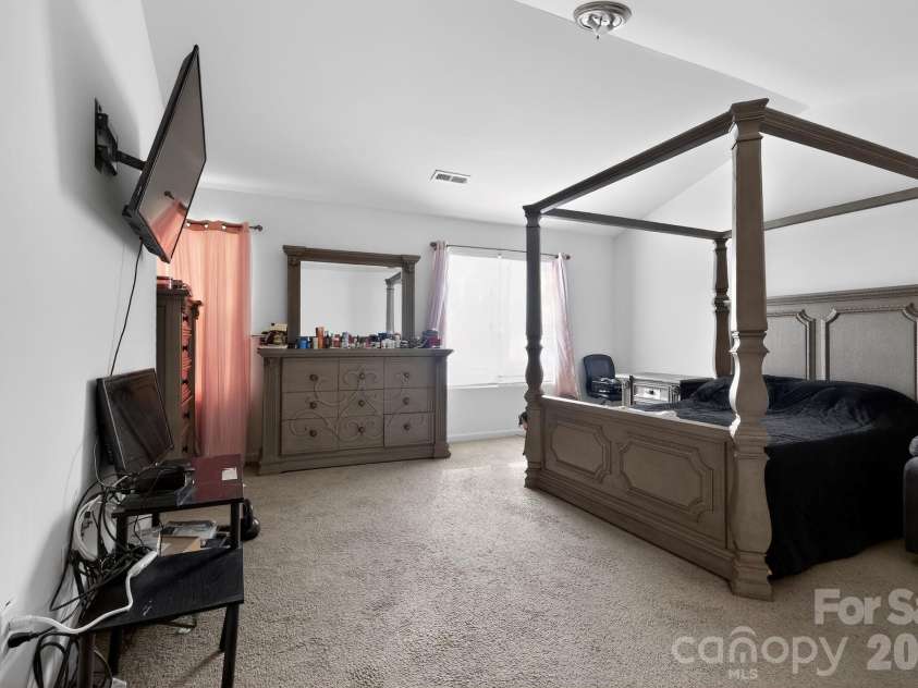455 Menlo Park Road, Greensboro, NC 27405.  MLS# CAR4372637, YatesRealty ID 14669. 