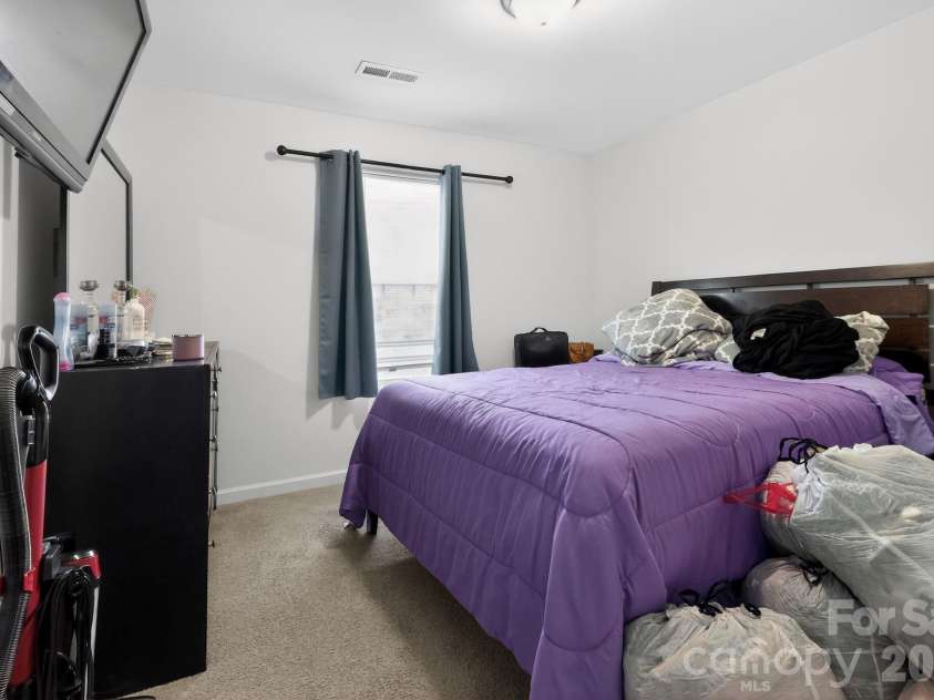 455 Menlo Park Road, Greensboro, NC 27405.  MLS# CAR4372637, YatesRealty ID 14669. 